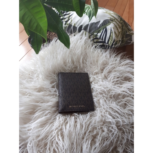 MICHAEL KORS Bedford passport wallet - Picture 3 of 3